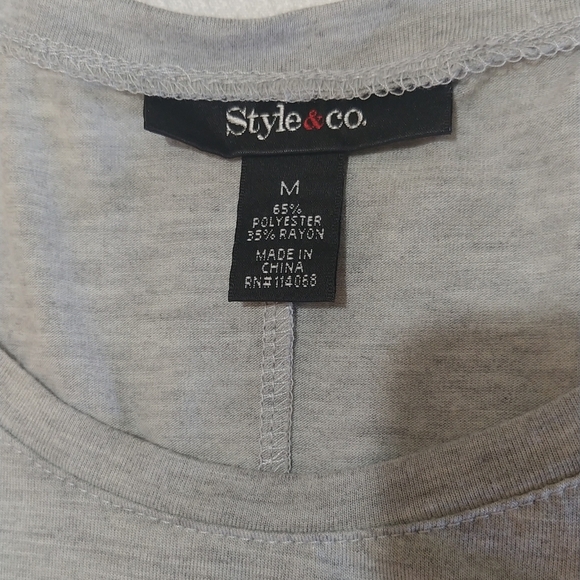 Style & co Tshirt for Women Size Medium Color Gray " Happy New Year" Logo - Picture 5 of 6